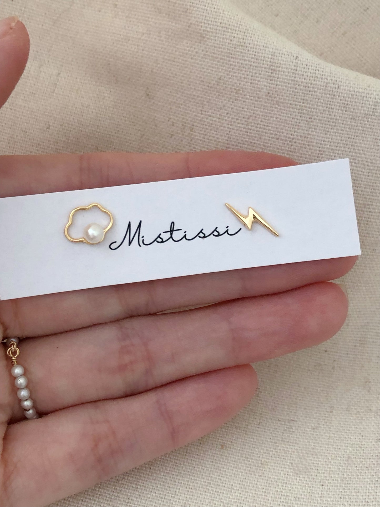 Amour de Mistissi – Étincelle & Perle Stud Set