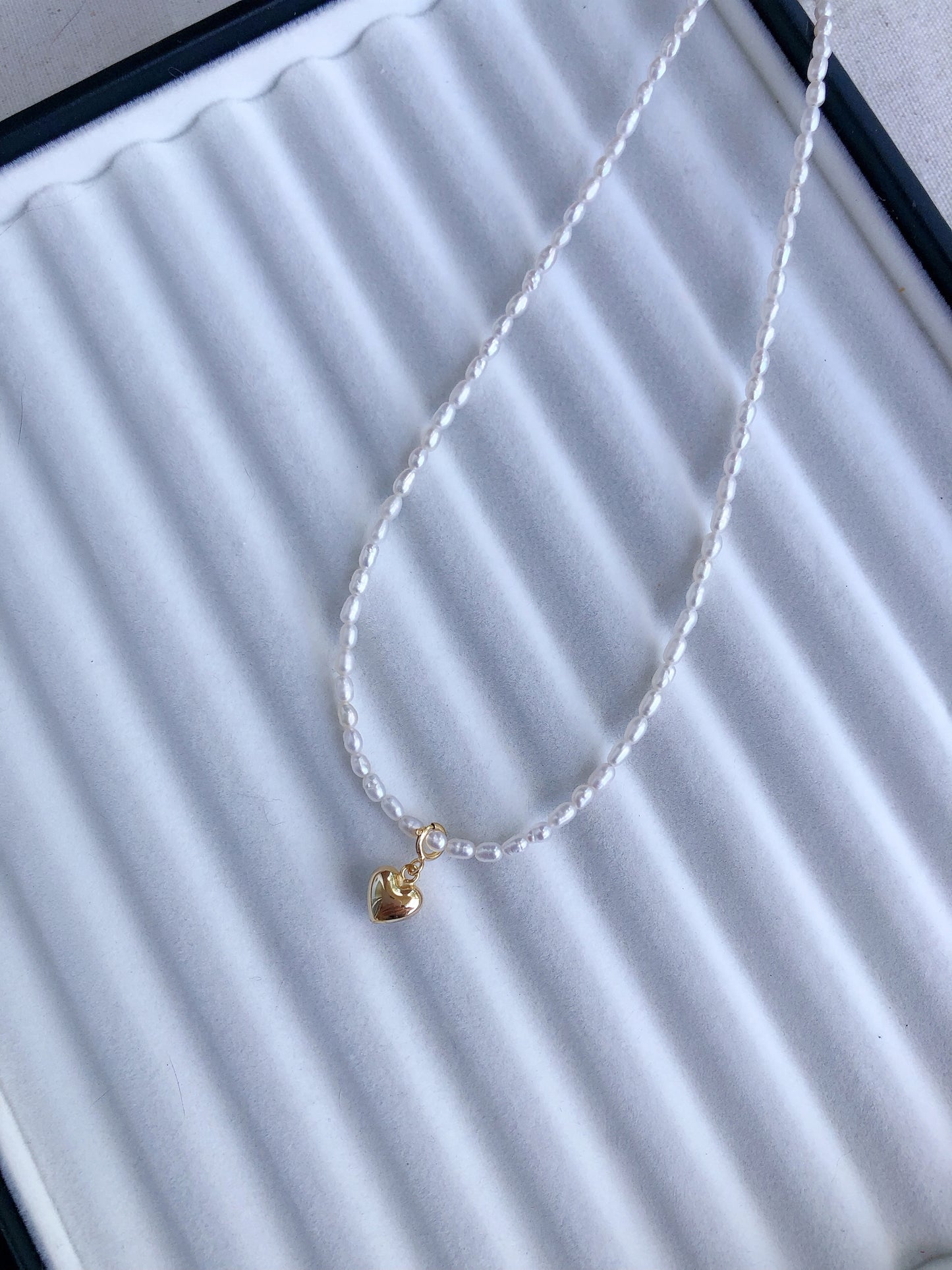 Micro de Mistissi – Seed Rice Pearl Necklace