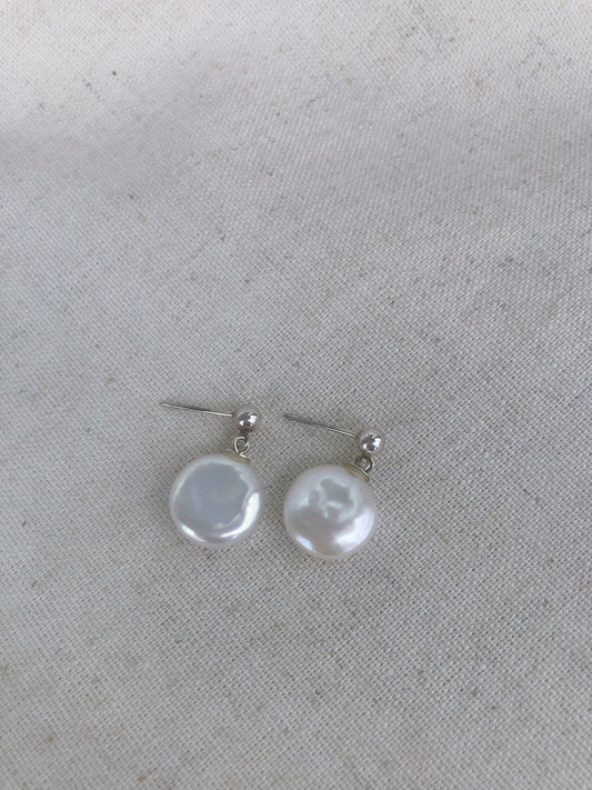 Éclat de Mistissi: Coin Pearl Sterling Silver Earrings