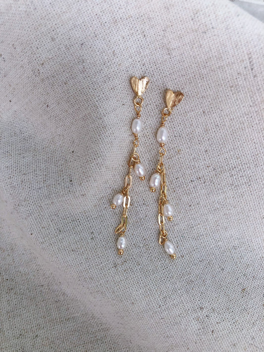 Cascade de Mistissi Rice Pearl Earrings