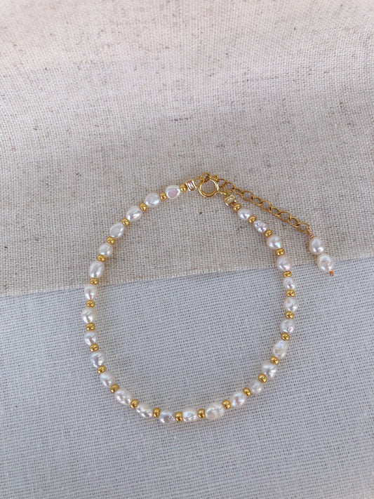 Golden Mistissi Baroque Pearl Bracelet