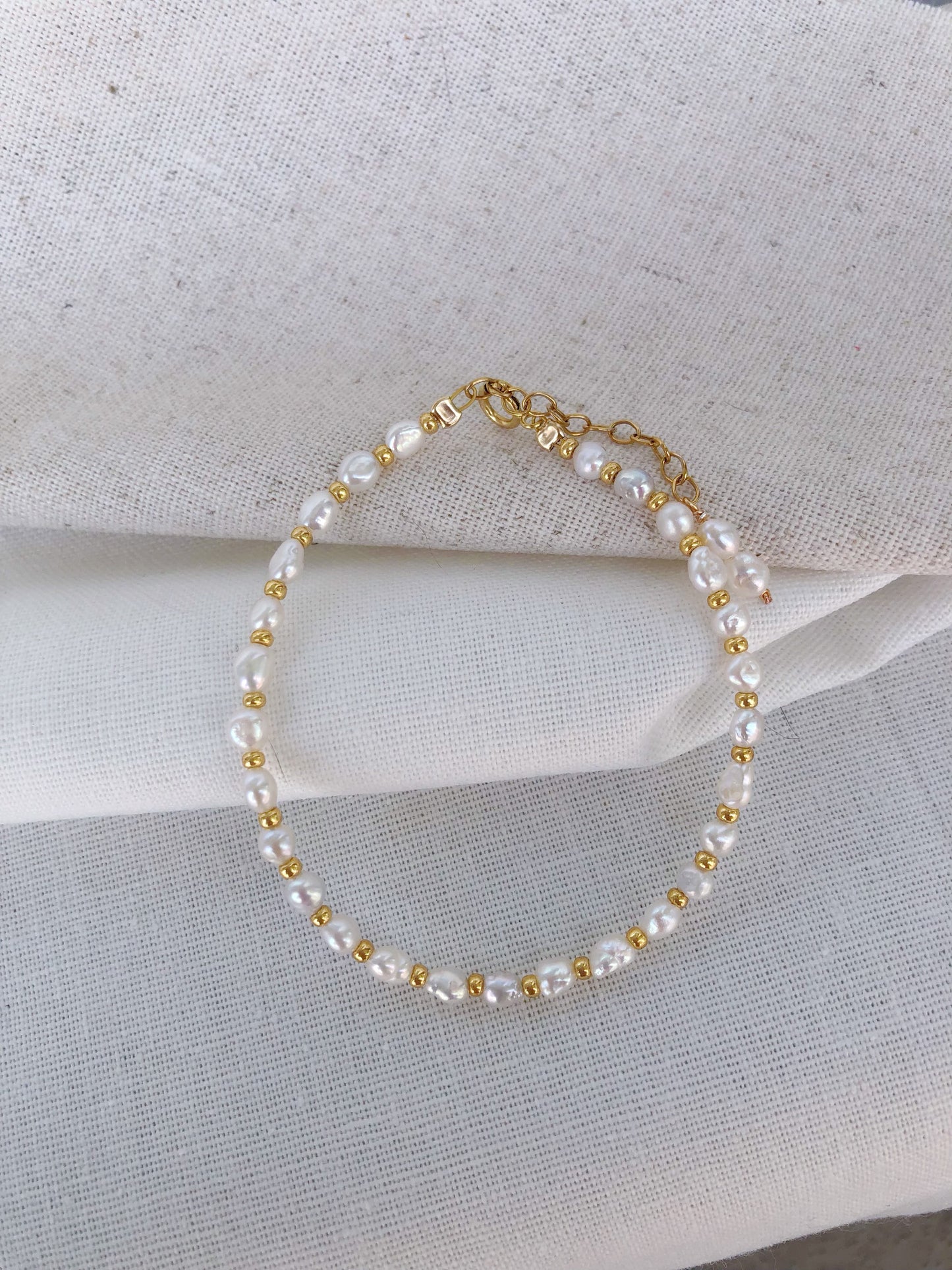 Golden Mistissi Baroque Pearl Bracelet