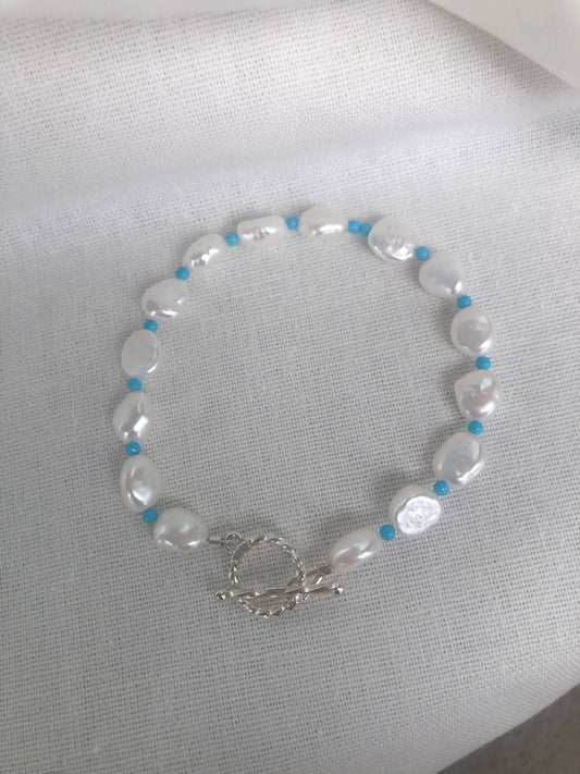 Lune Blanche de Mistissi Baroque Pearl Bracelet with blue beads