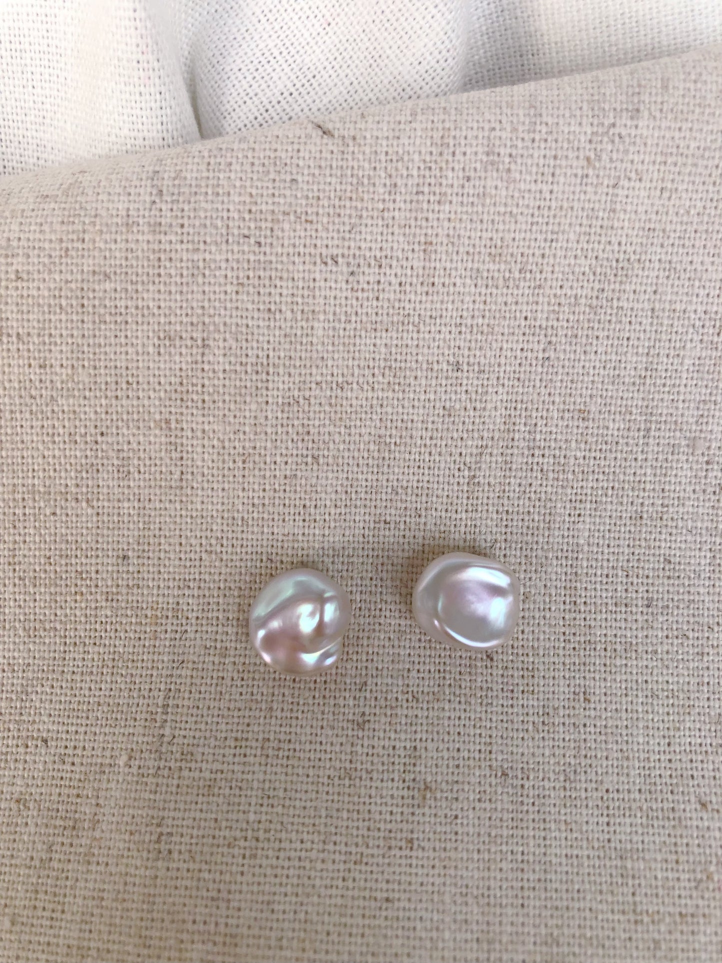 Petale de Mistissi – Pearl Stud Earring