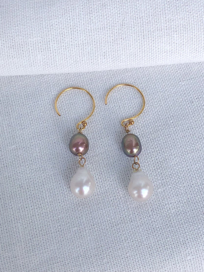 Couleur de Mistissi Duo: Baroque Freshwater Pearl Earrings