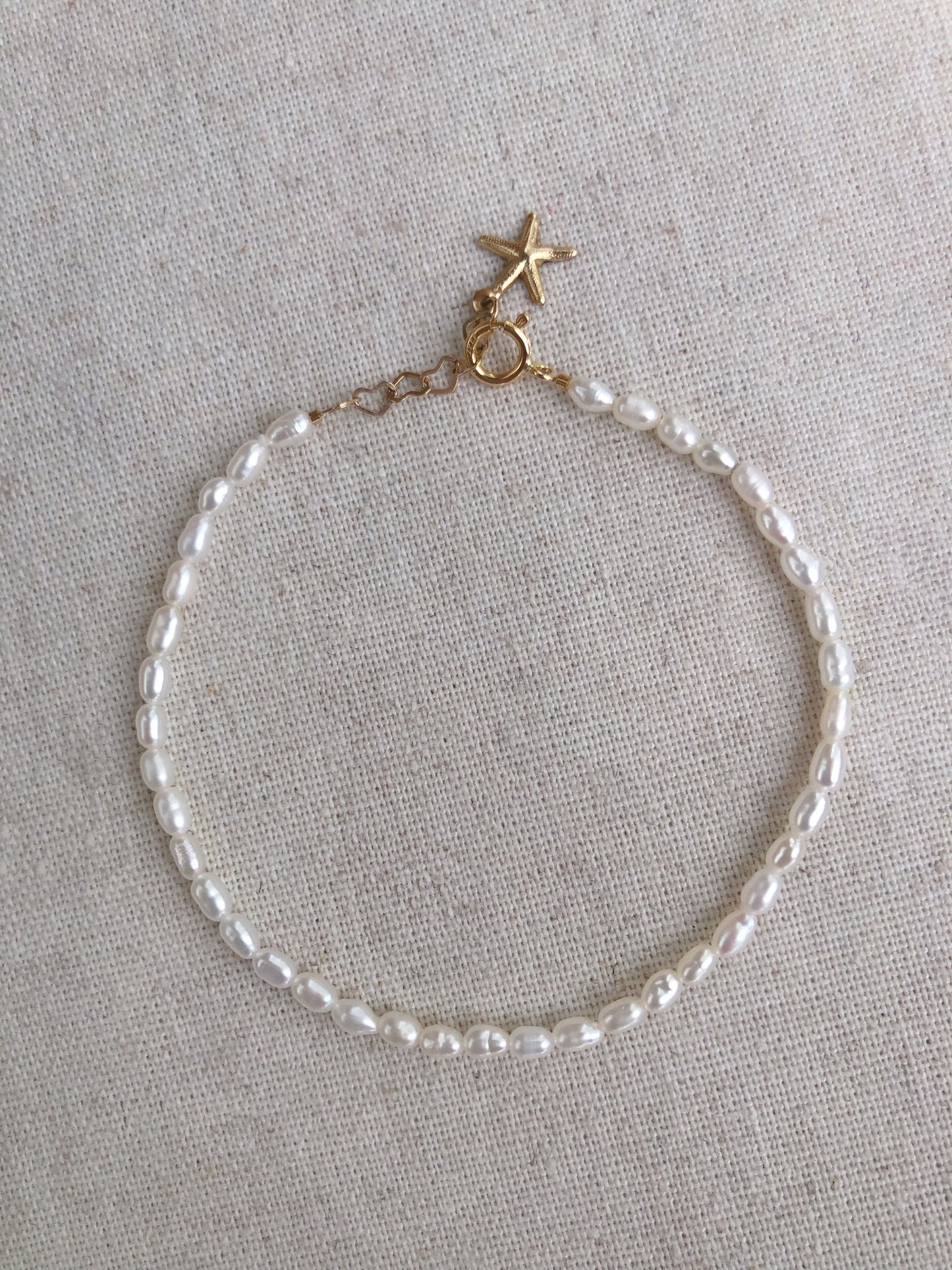 Micro de Mistissi – Seed Rice Pearl Bracelet