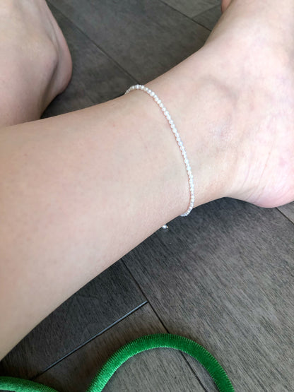 Micro de Mistissi – Petite Pearl Whisper Anklet