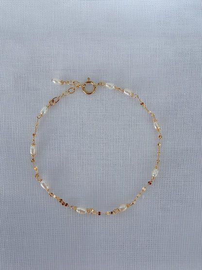 Mistissi ultra dainty pearl bracelet