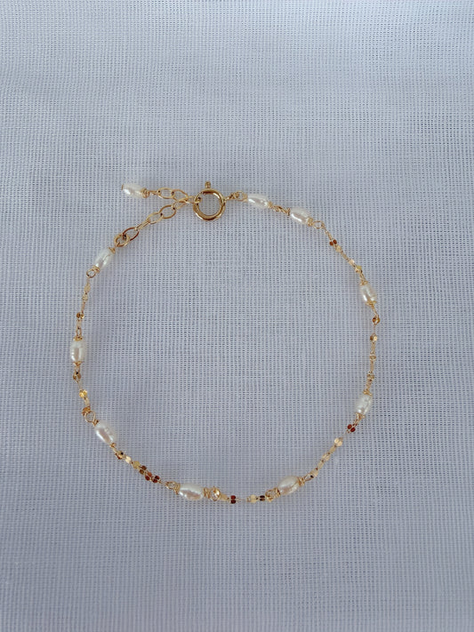 Mistissi ultra dainty pearl bracelet
