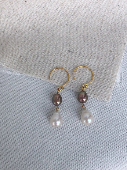 Couleur de Mistissi Duo: Baroque Freshwater Pearl Earrings