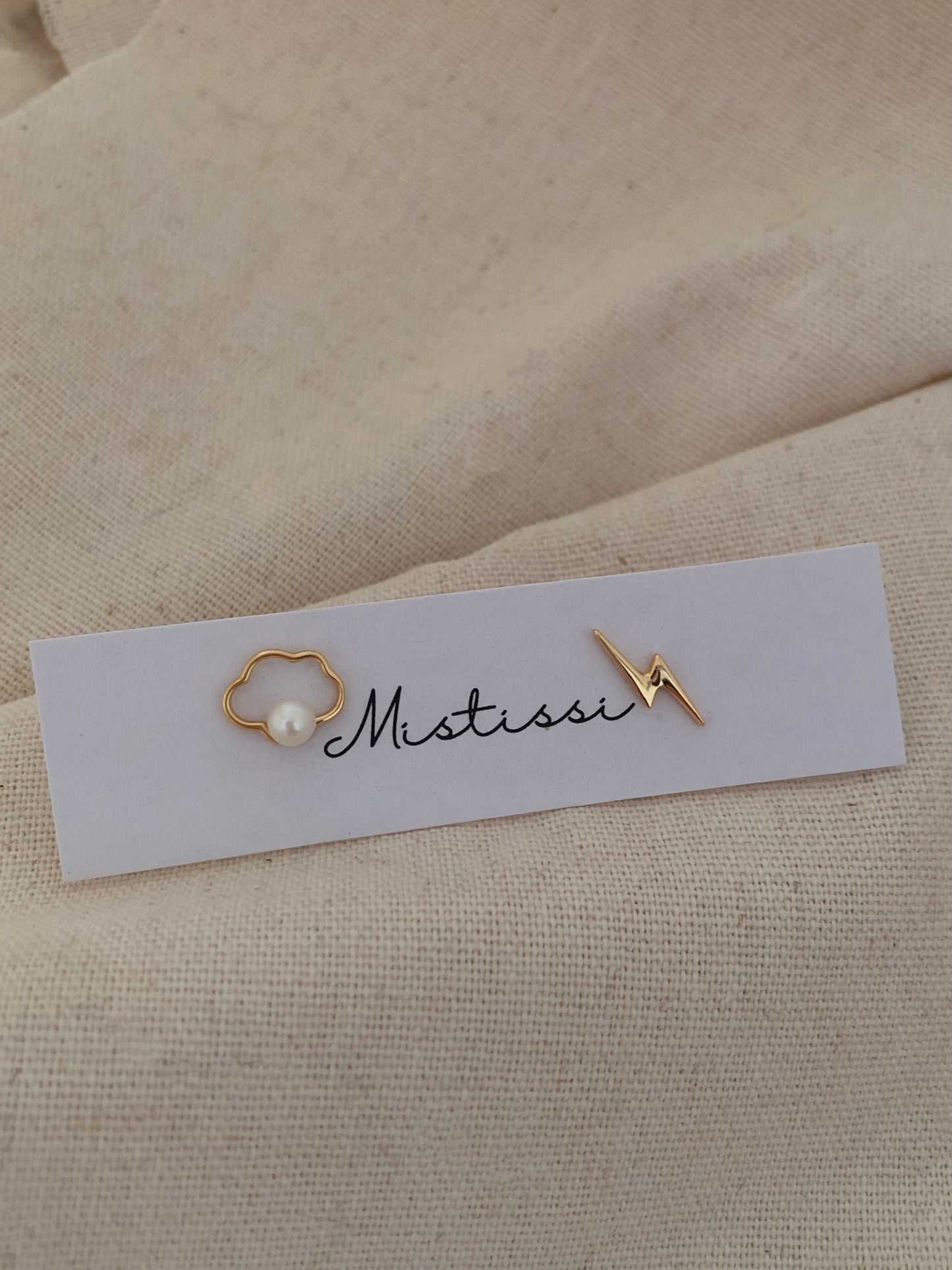 Amour de Mistissi – Étincelle & Perle Stud Set