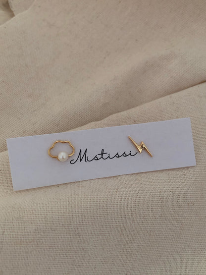 Amour de Mistissi – Étincelle & Perle Stud Set