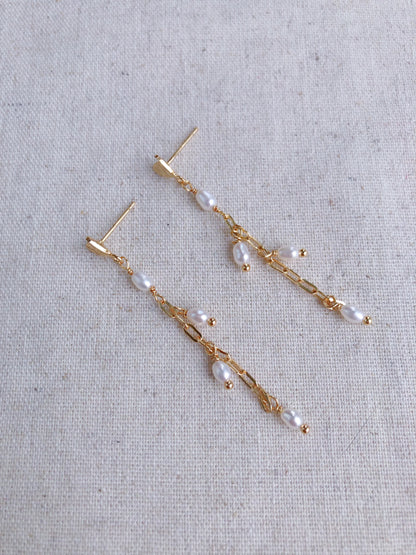Cascade de Mistissi Rice Pearl Earrings