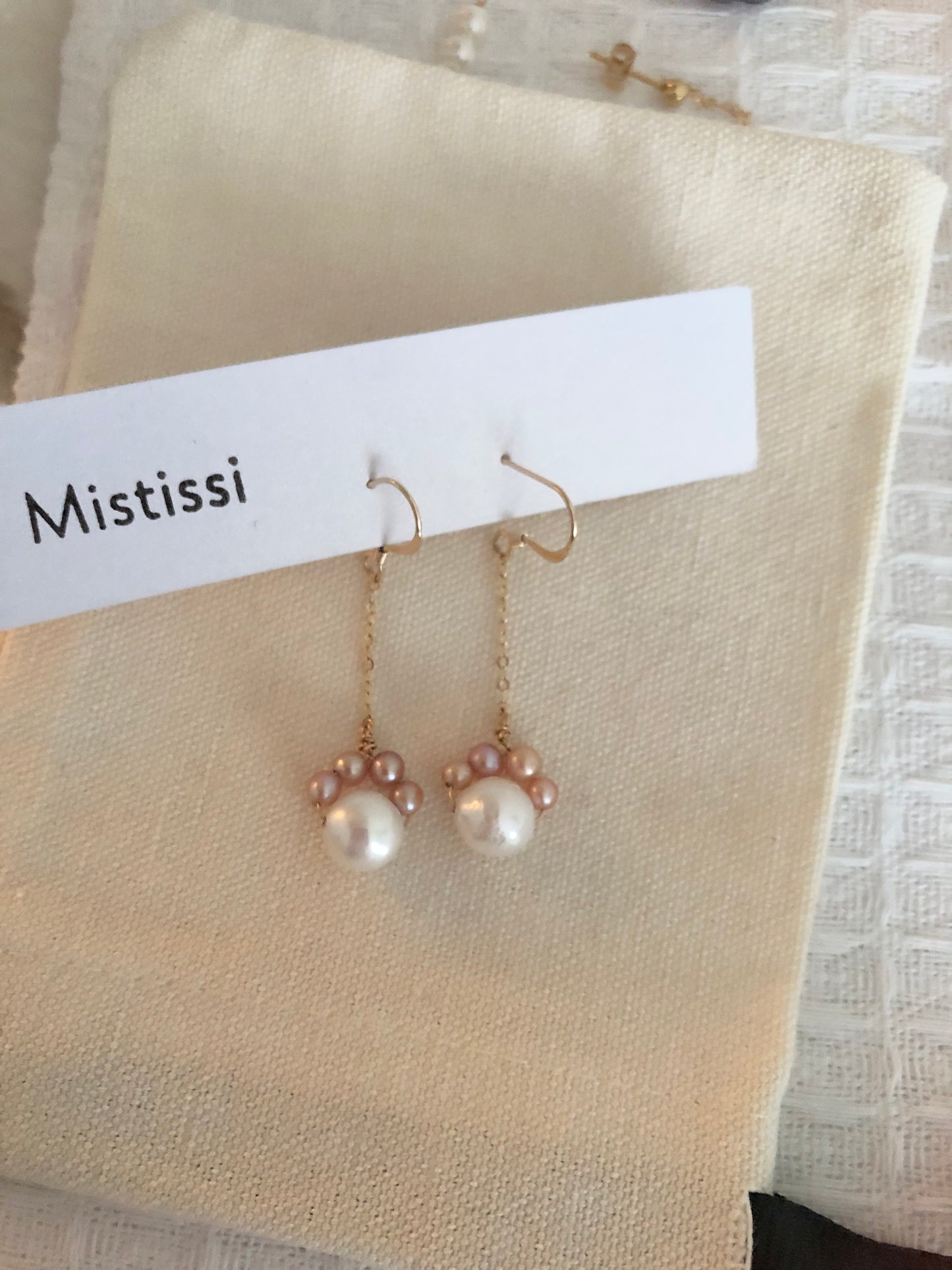 Couleur de Mistissi: Cat Paw Pearl Earrings