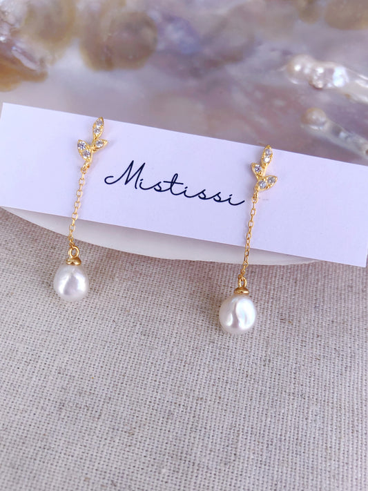 Feuille d'Or – CZ Leaf & Pearl Drop Earrings