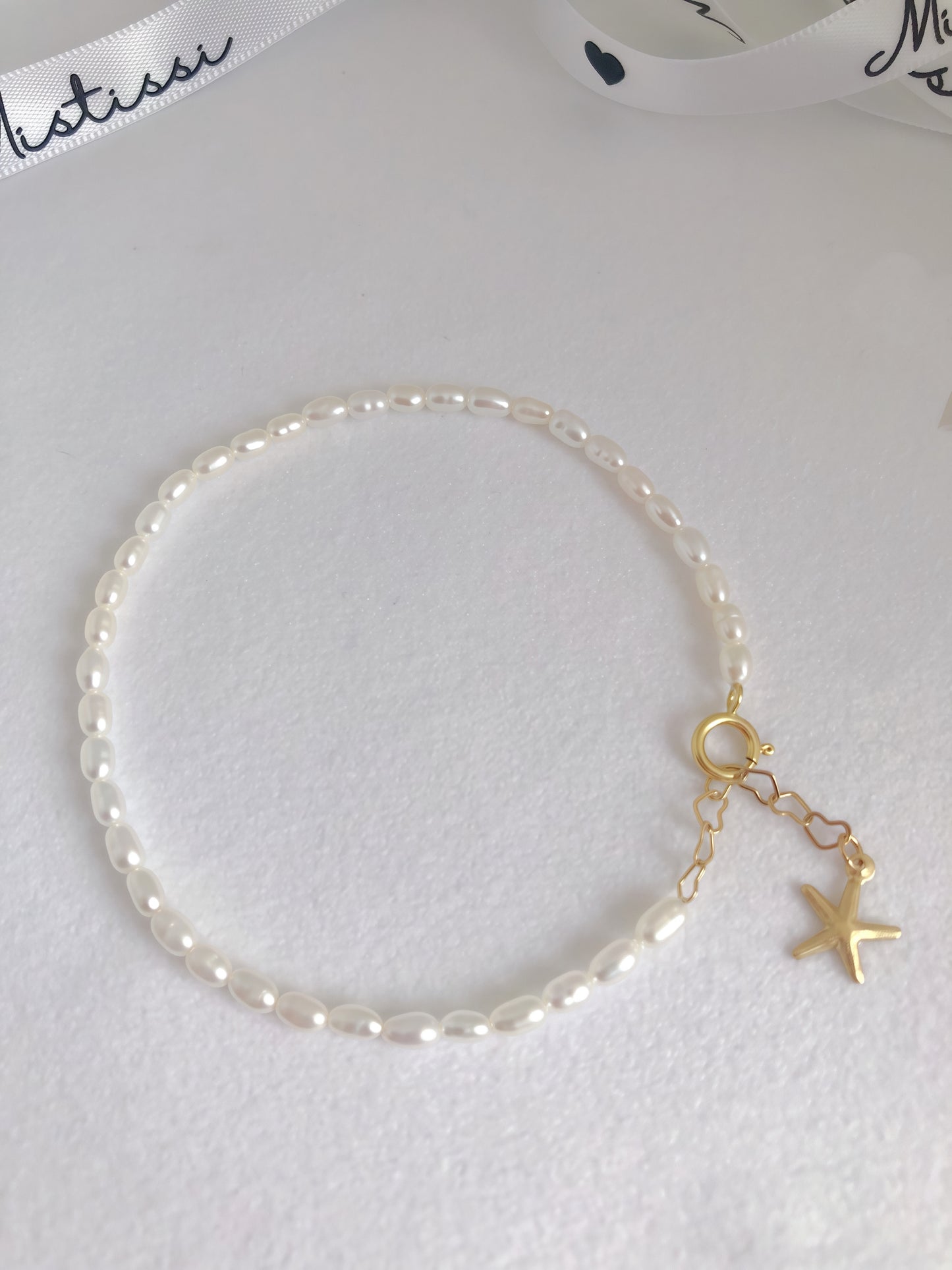 Micro de Mistissi – Seed Rice Pearl Bracelet