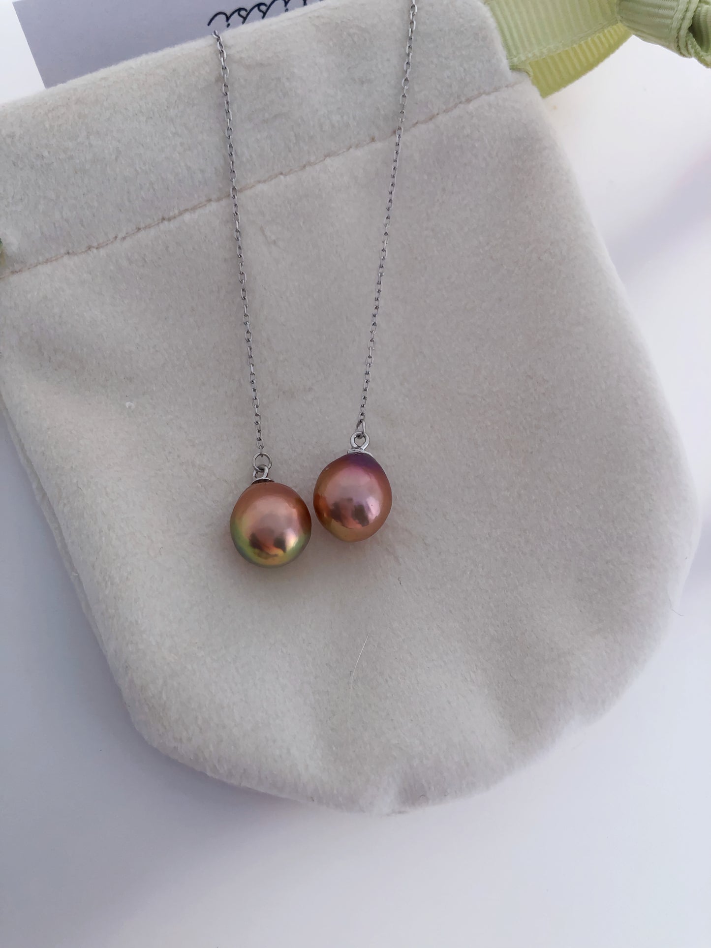 Couleur de Mistissi Dangle Pearl Earrings