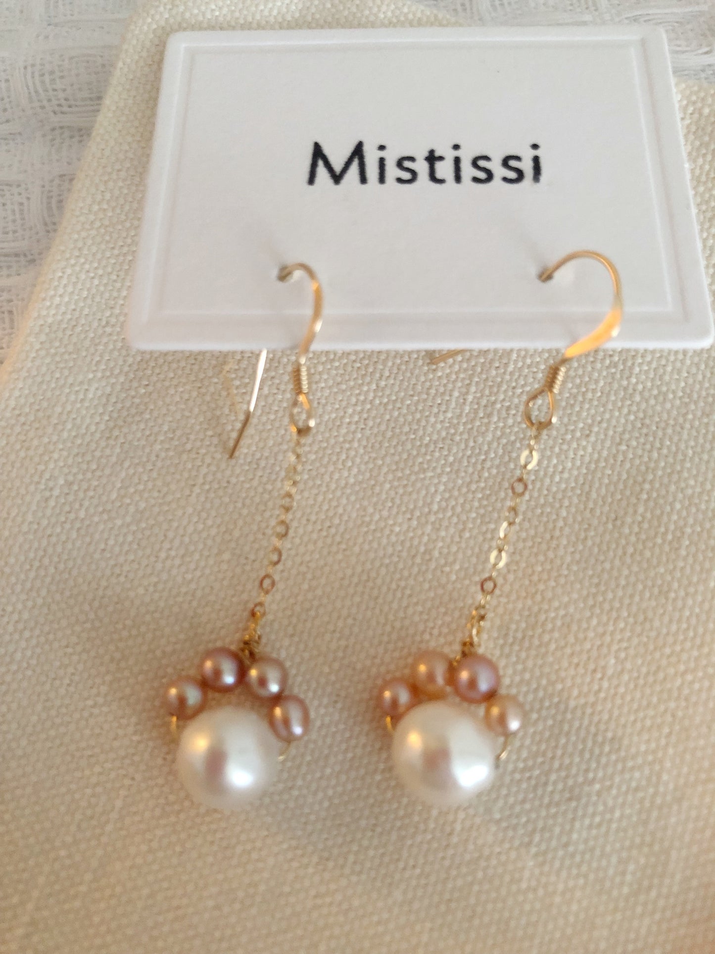 Couleur de Mistissi: Cat Paw Pearl Earrings