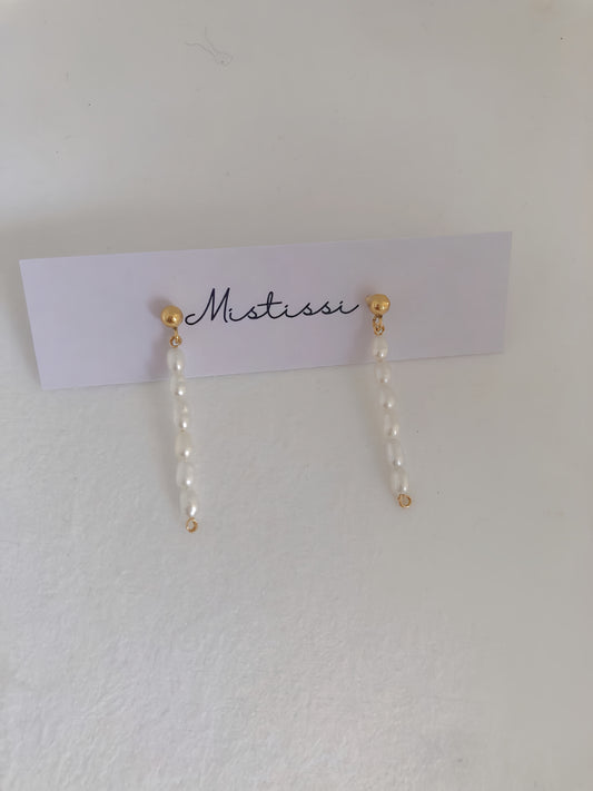 Micro de Mistissi Seed Rice Pearl Dangle Earrings
