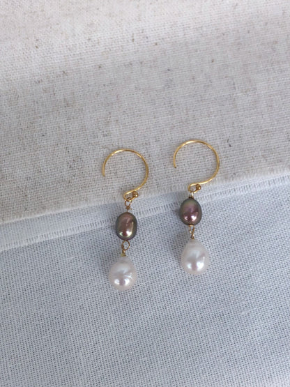 Couleur de Mistissi Duo: Baroque Freshwater Pearl Earrings
