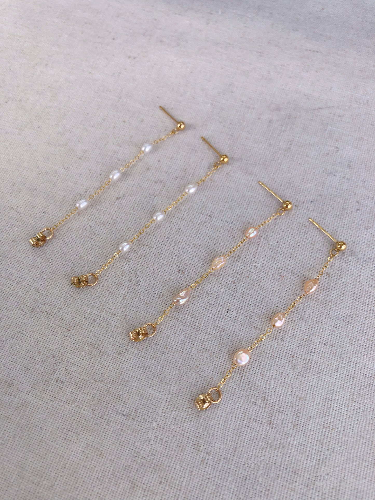 Micro de Mistissi Gold Keshi Pearl Chain Dangle Earrings