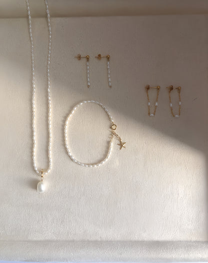 Micro de Mistissi Seed Rice Pearl Dangle Earrings