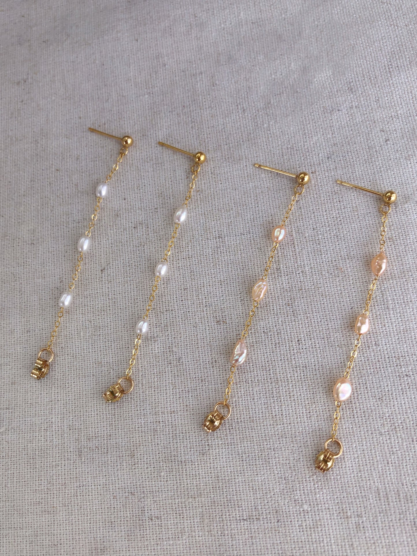 Micro de Mistissi Gold Keshi Pearl Chain Dangle Earrings