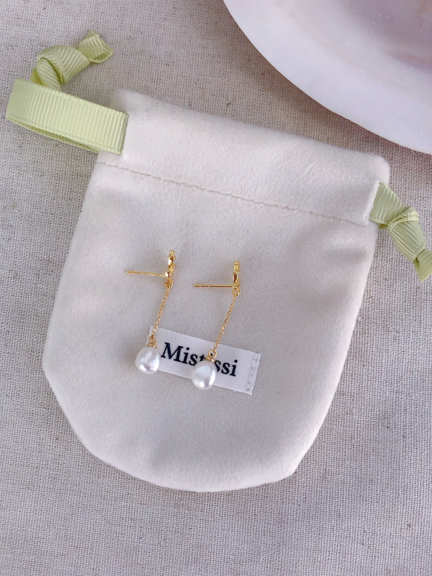 Feuille d'Or – CZ Leaf & Pearl Drop Earrings