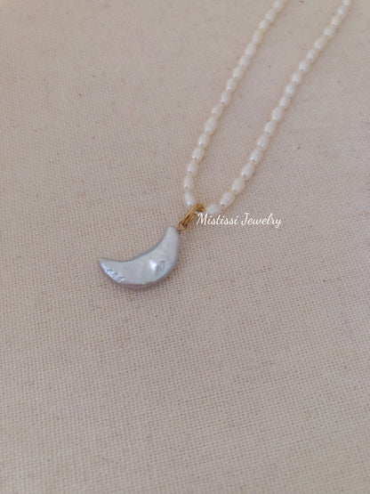 Lune de Mistissi – Moon Pearl Pendant