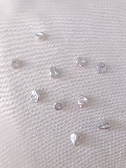 Petale de Mistissi – Pearl Stud Earring