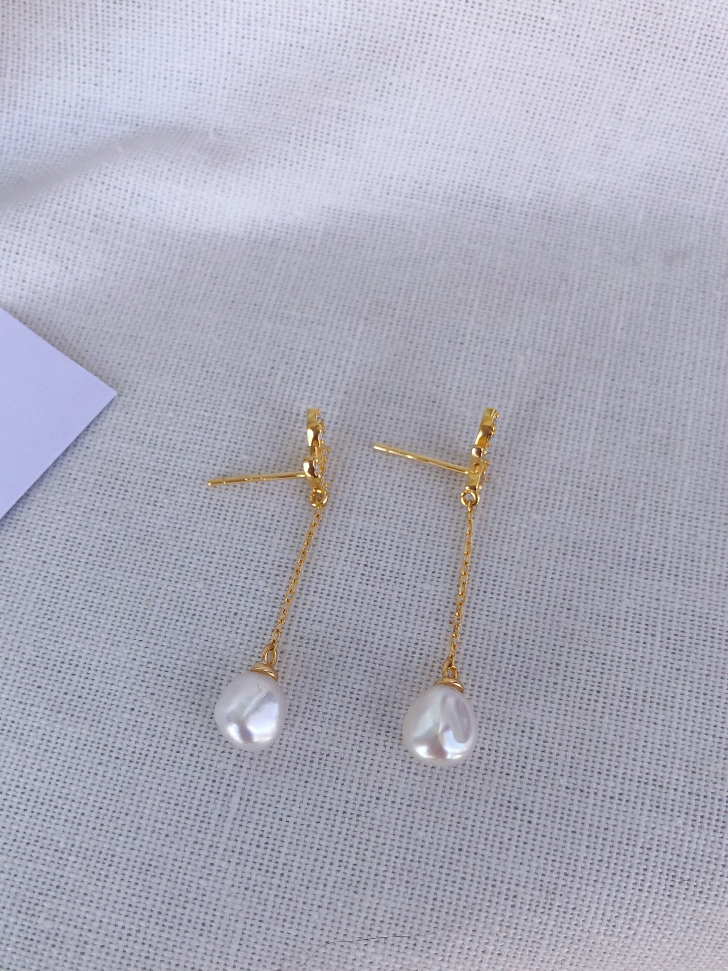 Feuille d'Or – CZ Leaf & Pearl Drop Earrings