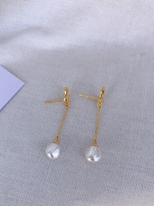 Feuille d'Or – CZ Leaf & Pearl Drop Earrings