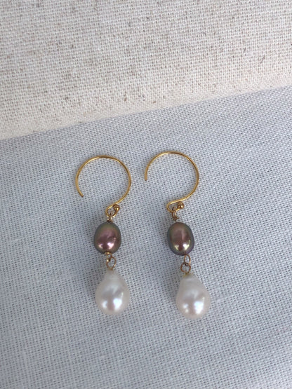 Couleur de Mistissi Duo: Baroque Freshwater Pearl Earrings