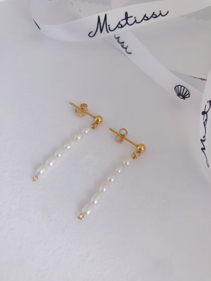 Micro de Mistissi Seed Rice Pearl Dangle Earrings