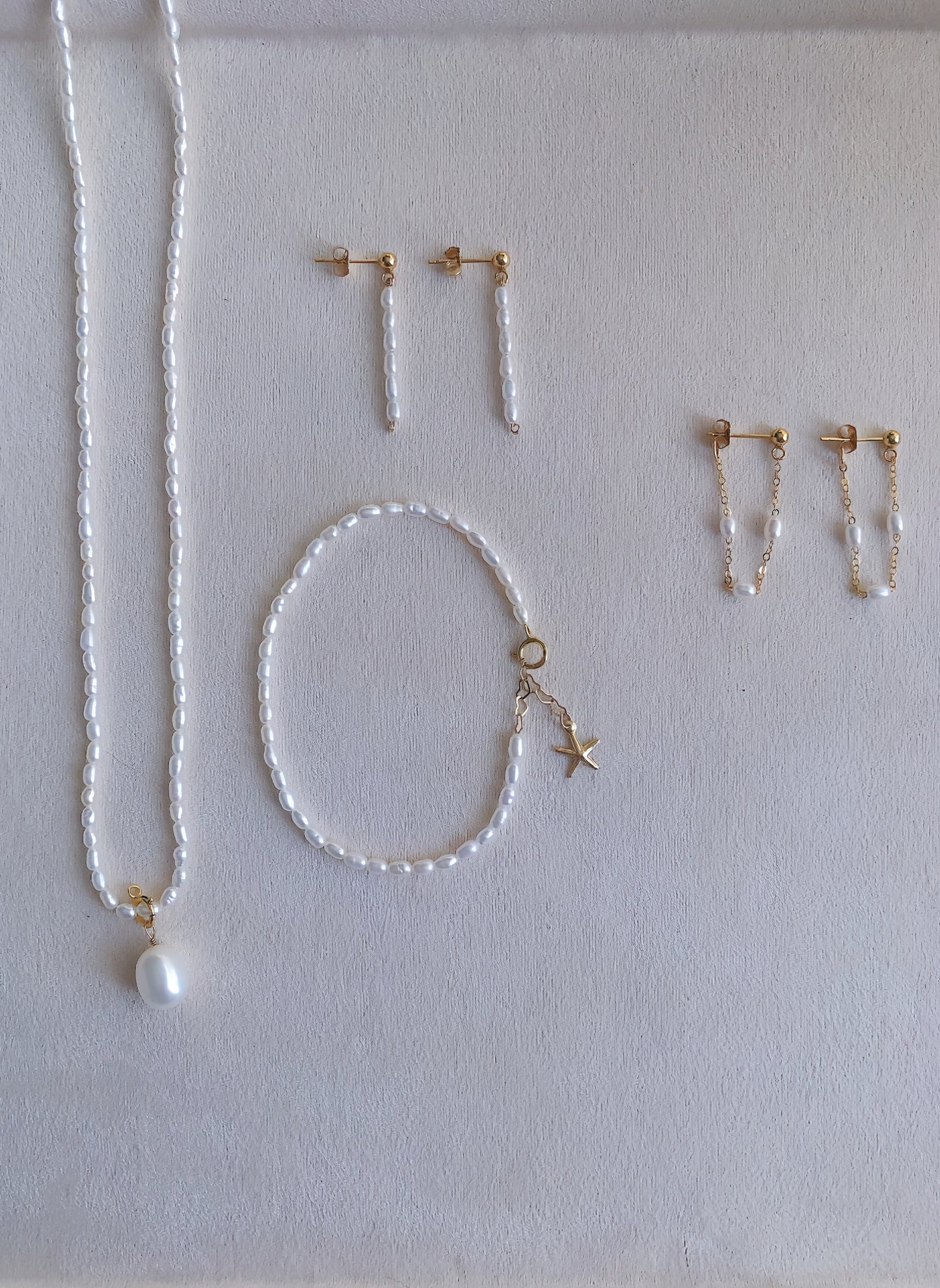 Micro de Mistissi Seed Rice Pearl Dangle Earrings