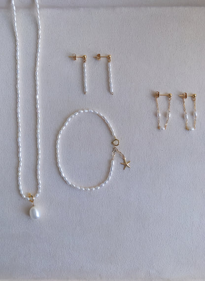 Micro de Mistissi Seed Rice Pearl Dangle Earrings