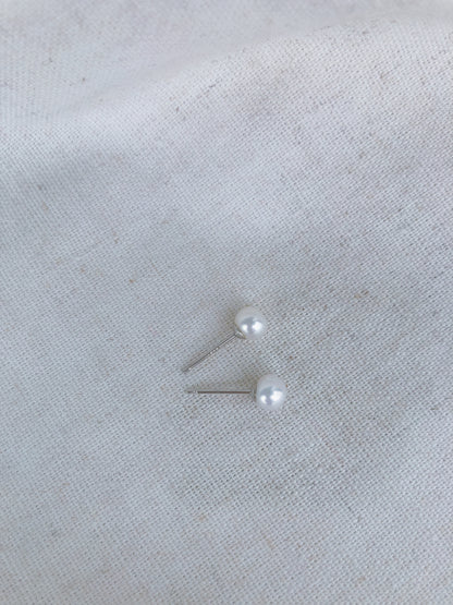 Micro de Mistissi Seed Stud Pearl Earrings