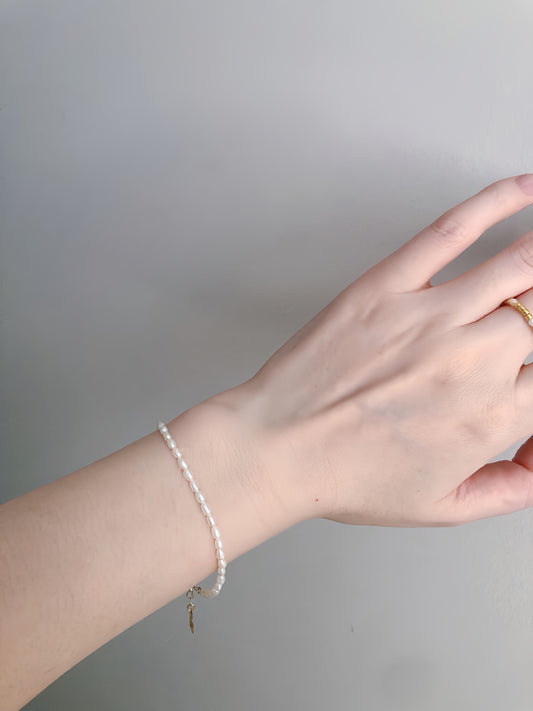 Micro de Mistissi – Seed Rice Pearl Bracelet