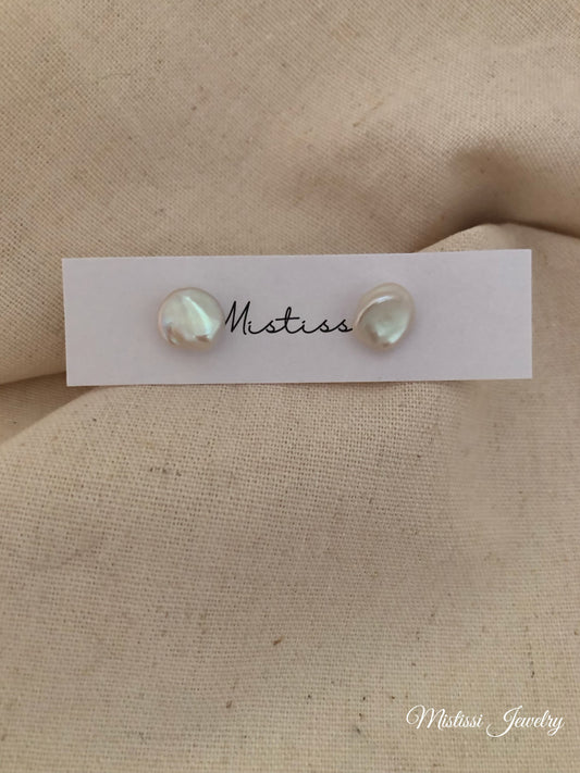 Petale de Mistissi – Pearl Stud Earring