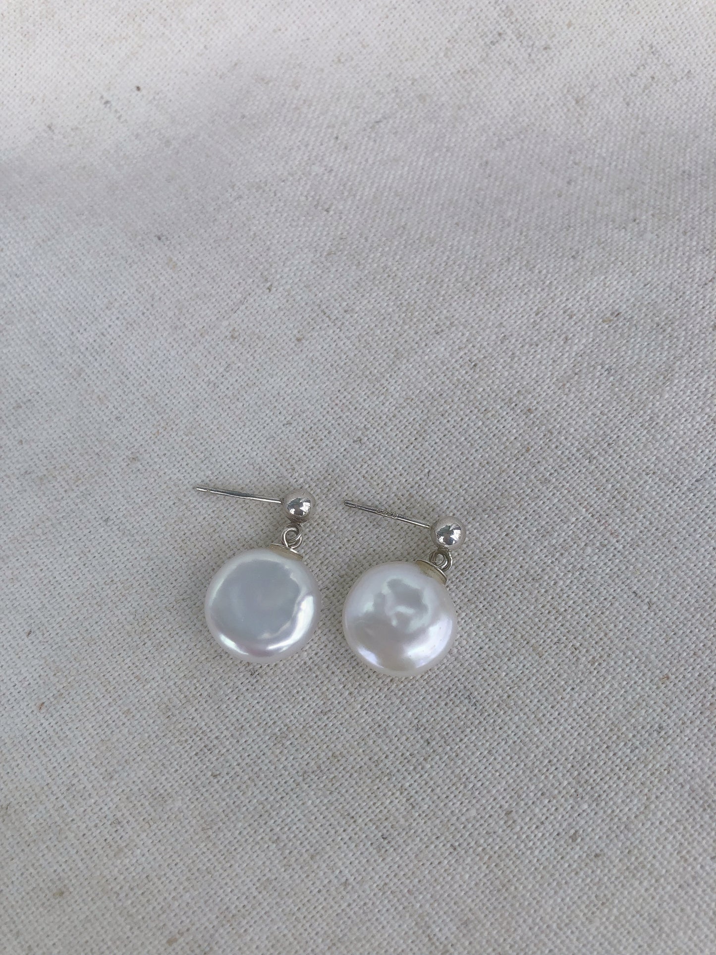 Éclat de Mistissi: Coin Pearl Sterling Silver Earrings