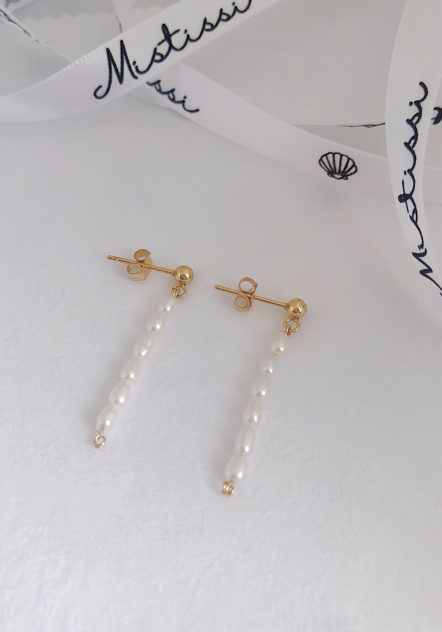 Micro de Mistissi Seed Rice Pearl Dangle Earrings