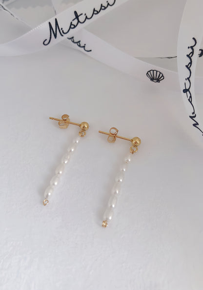 Micro de Mistissi Seed Rice Pearl Dangle Earrings