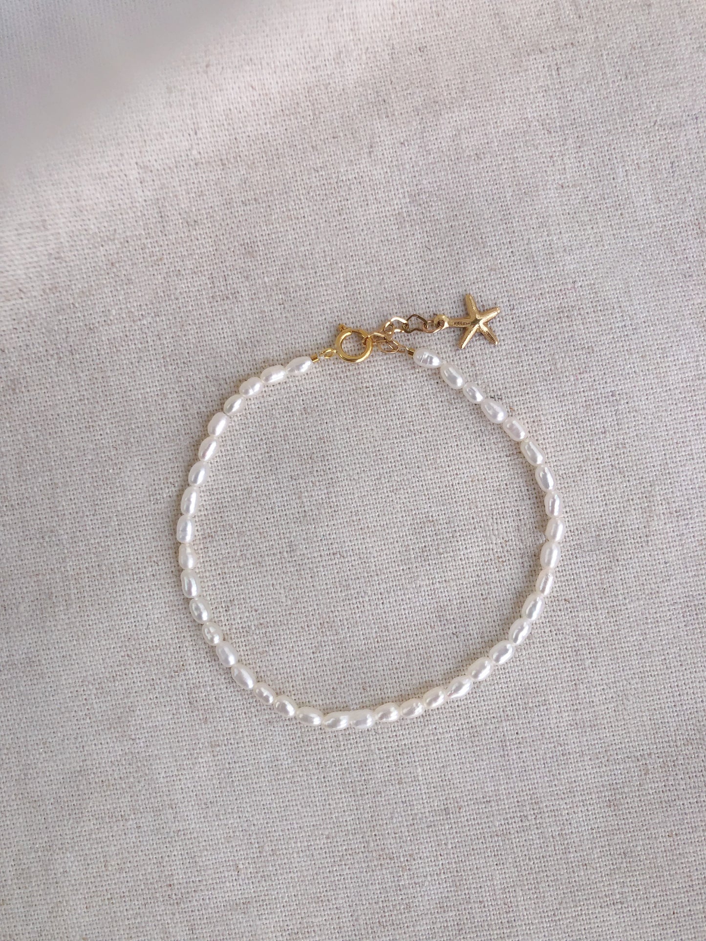 Micro de Mistissi – Seed Rice Pearl Bracelet