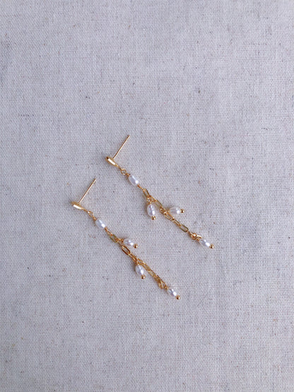 Cascade de Mistissi Rice Pearl Earrings