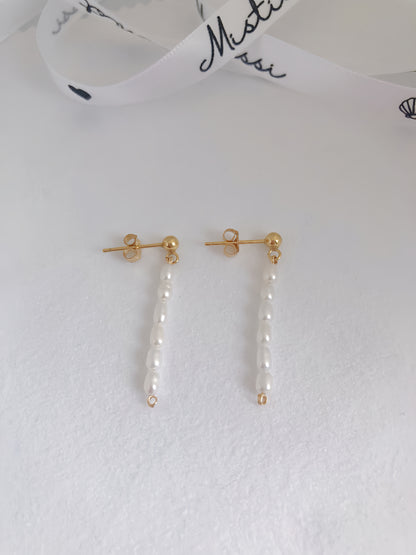 Micro de Mistissi Seed Rice Pearl Dangle Earrings
