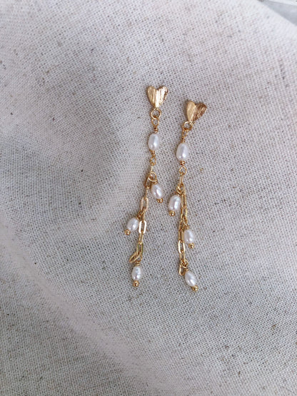 Cascade de Mistissi Rice Pearl Earrings