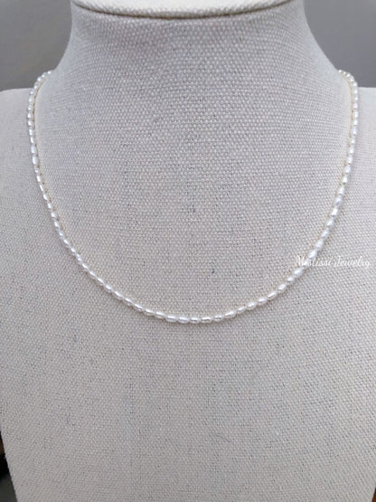 Micro de Mistissi – Seed Rice Pearl Necklace