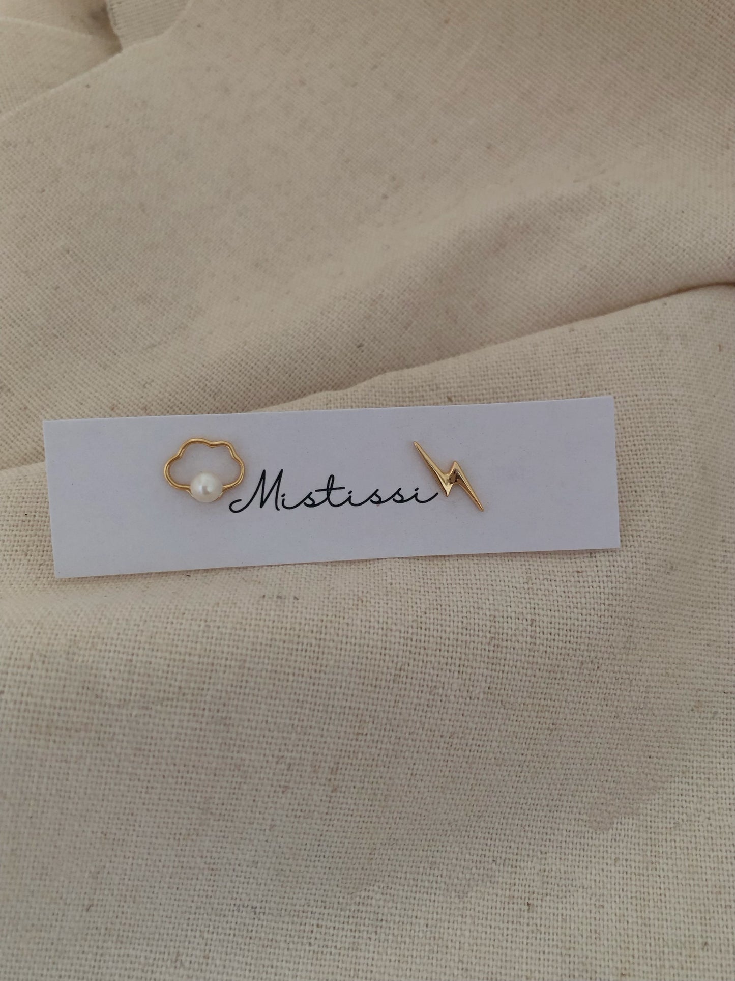 Amour de Mistissi – Étincelle & Perle Stud Set