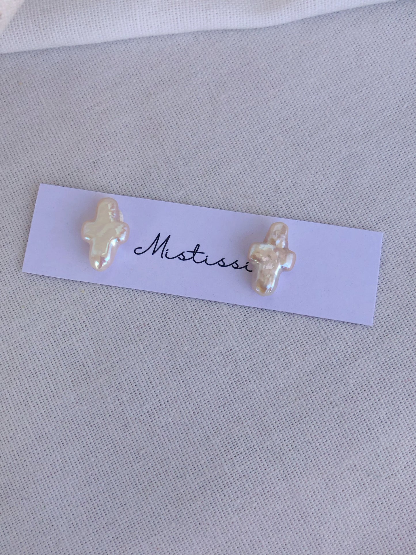 Croix de Mistissi – Cross Pearl Stud Earrings