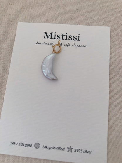 Lune de Mistissi – Moon Pearl Pendant
